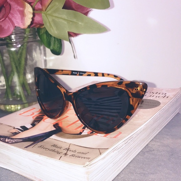 FINAL SALE❗️LAST 1❗️ ‘Lena Luxe’ leopard sunnies - Picture 7 of 9